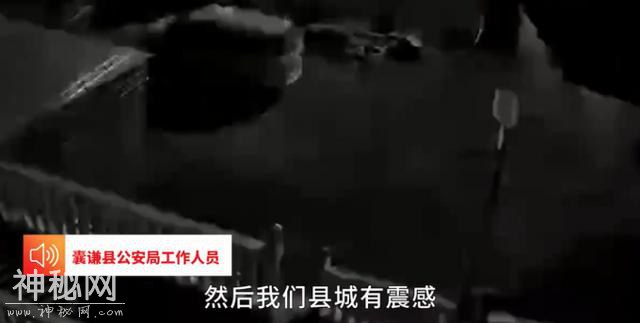 地震台网通报青海玉树不明飞行物：疑似火流星 现场图来了-9.jpg